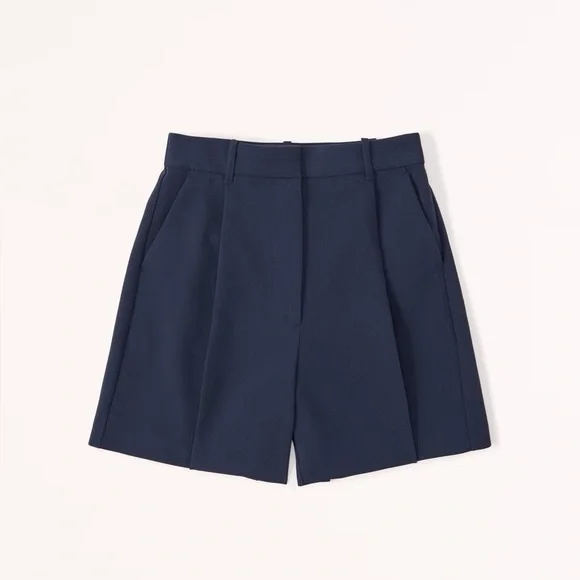 Abercrombie & Fitch Ultra High Rise Tailored Pleated Shorts in Navy - Picture 3 of 6